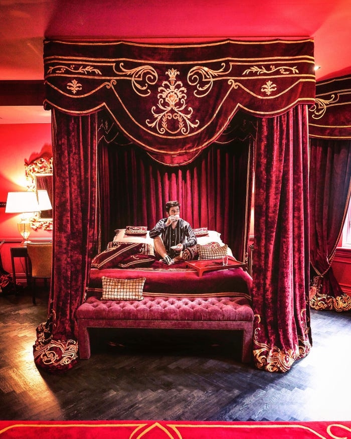 Ngủ sang chảnh khắp thế gian cùng ‘sleep influencer’ Alex Shannon