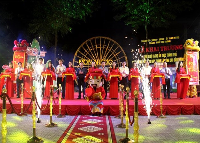 Cao Bằng: khai trương tuyến phố đi bộ và chợ ẩm thực