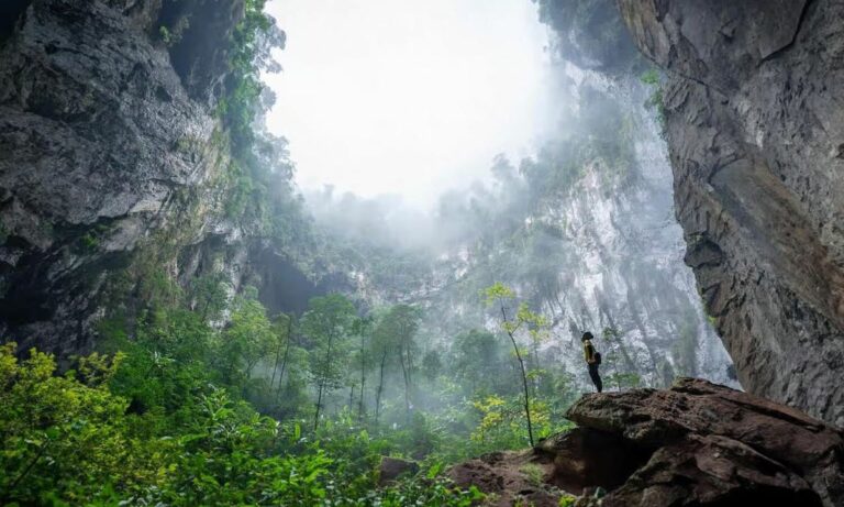Êkíp sống trong hang Sơn Đoòng để quay ‘Planet Earth’