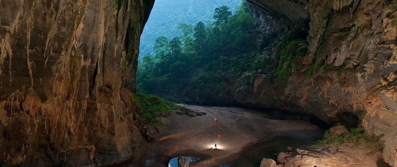 Khách Tây kể chuyện ngủ trong hang Sơn Đoòng Hang Son Doong Vietnam IMG SLIDER.jpg