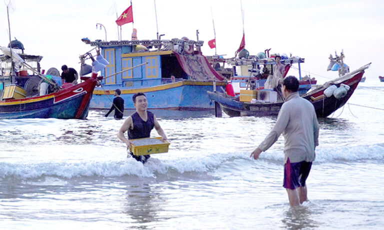 Làng nghề ven biển bao giờ hòa “sóng du lịch”?