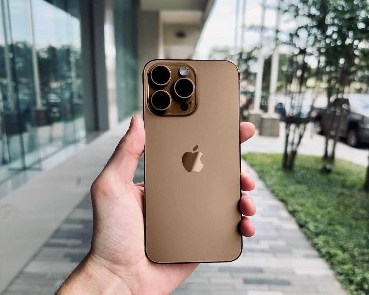 Hình ảnh iPhone 16 Pro với màu Hình ảnh iPhone 16 Pro với màu