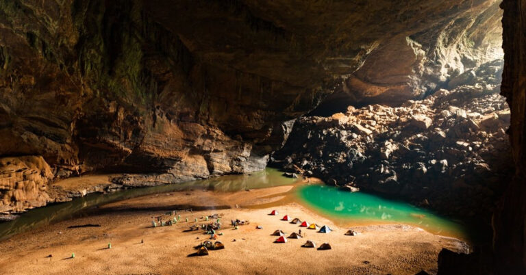 Khách Tây kể chuyện ngủ trong hang Sơn Đoòng