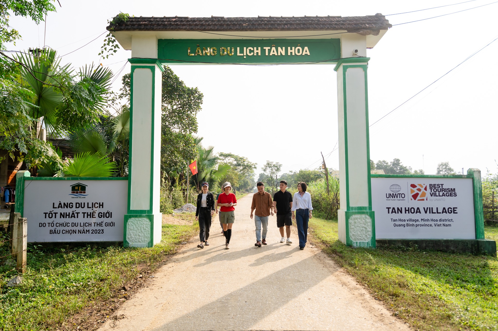 Lái xe địa hình xuyên rừng lim, thăm "nhà Kong" ở Quảng Bình Lái xe địa hình xuyên rừng lim ở Quảng Bình - Ảnh 3.