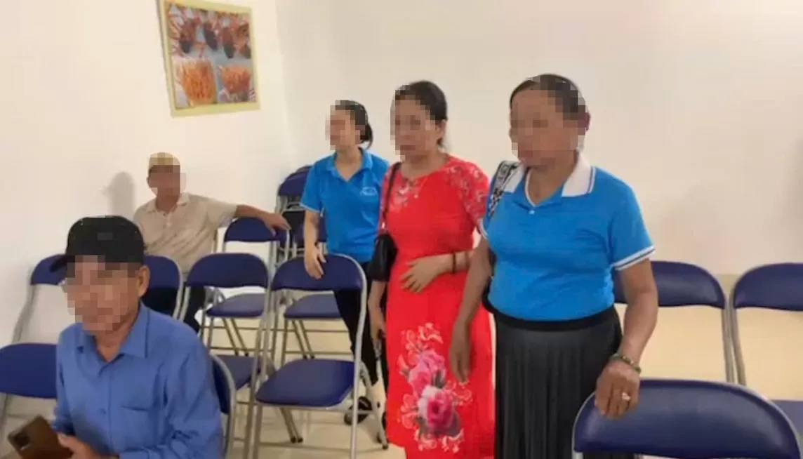 undefined Quảng Bình: Nghi vấn tổ chức tour du lịch ''0 đồng'' rồi bán hàng giá cao cho người cao tuổi