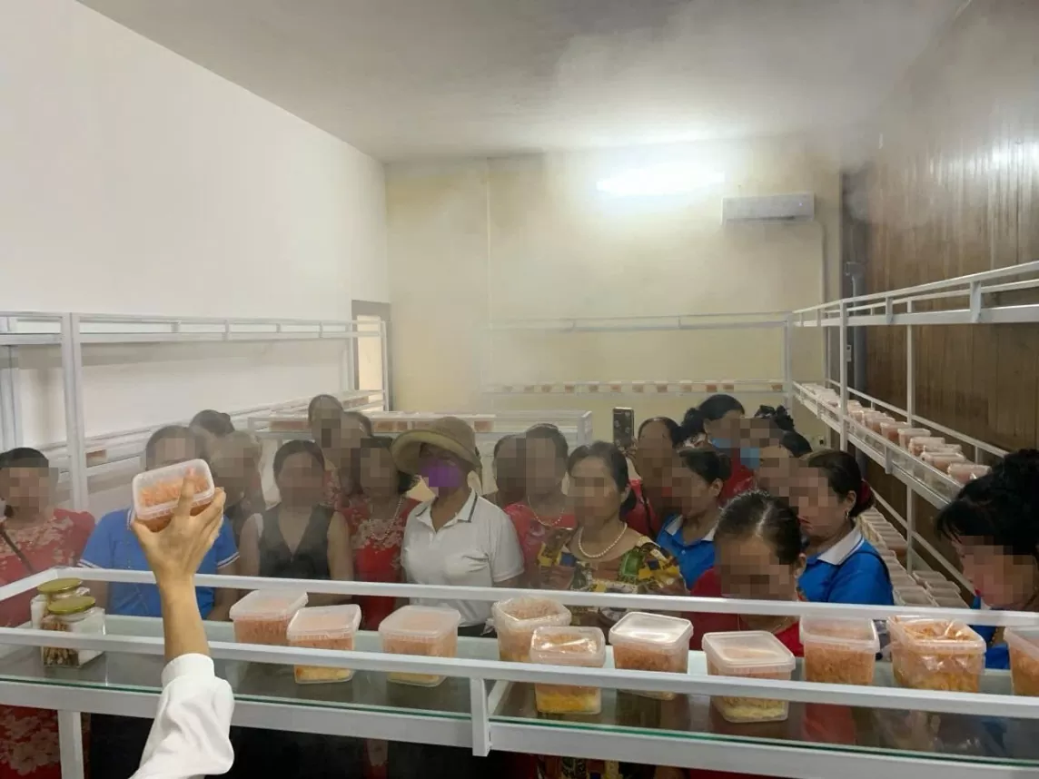 undefined Quảng Bình: Nghi vấn tổ chức tour du lịch ''0 đồng'' rồi bán hàng giá cao cho người cao tuổi