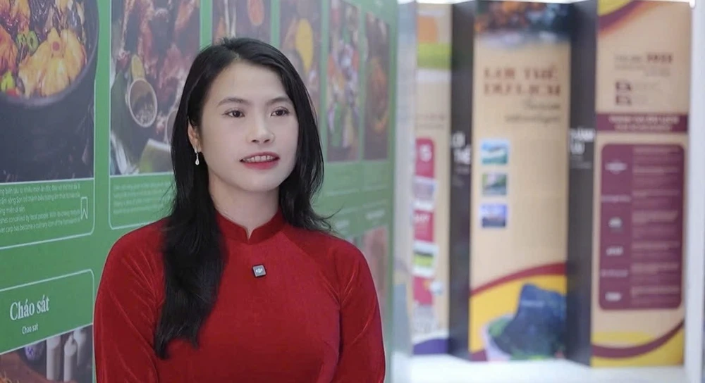 Bà Bùi Thanh Thúy, Giám đốc Trung tâm Thông tin xúc tiến du lịch Quảng Bình 1000057829.jpg