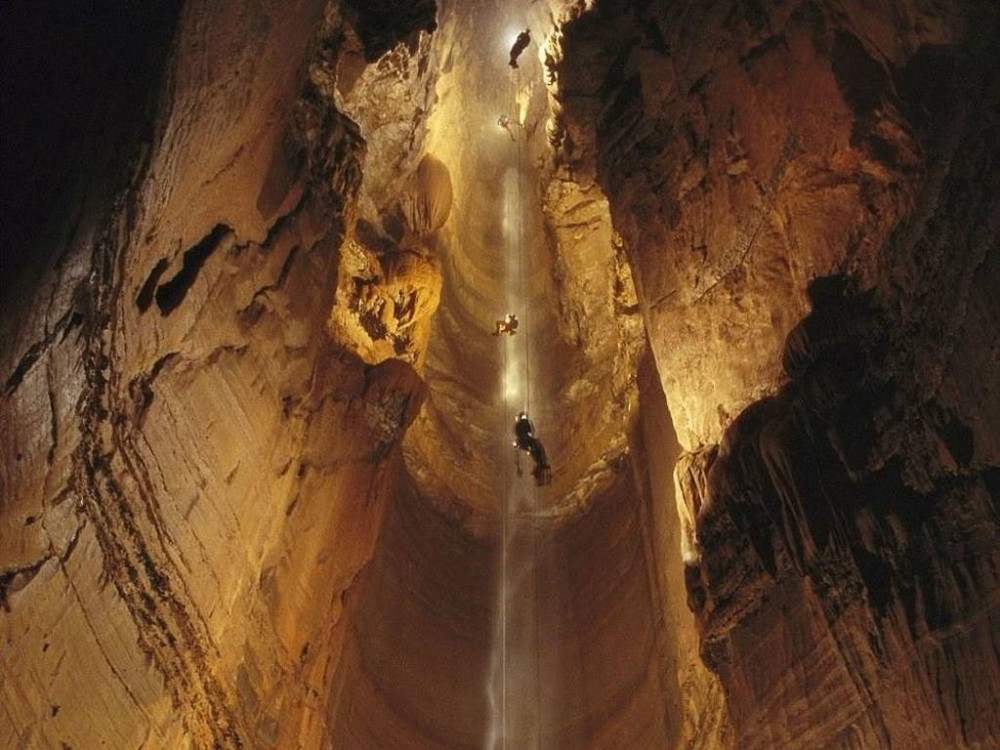 Khám phá hang động sâu gấp 15 lần hang Sơn Đoòng của Việt Nam, dù nguy hiểm nhưng vẫn khiến nhiều người ‘mê đắm’ Khám phá hang động sâu gấp 15 lần hang Sơn Đoòng của Việt Nam, dù nguy hiểm nhưng vẫn khiến nhiều người ‘mê đắm’