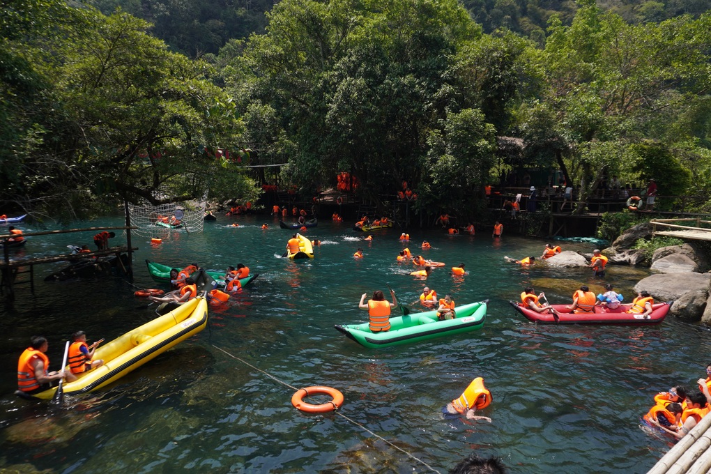 Vương quốc hang động thu hơn 200 tỷ đồng dịp nghỉ lễ 2/9 - 1 Vương quốc hang động thu hơn 200 tỷ đồng dịp nghỉ lễ 2/9 - 1