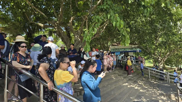 Quảng Bình: Tổng thu từ khách du lịch ước đạt hơn 200 tỷ đồng dịp nghỉ lễ Quốc khánh - Ảnh 3. Quảng Bình: Tổng thu từ khách du lịch ước đạt hơn 200 tỷ đồng dịp nghỉ lễ Quốc khánh - Ảnh 3.