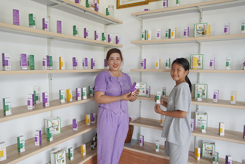 Khi sản phẩm OCOP kết nối với du lịch Sản phẩm OCOP của HTX Tinh dầu Như Oanh được chú trọng cả về chất lượng và mẫu mã.