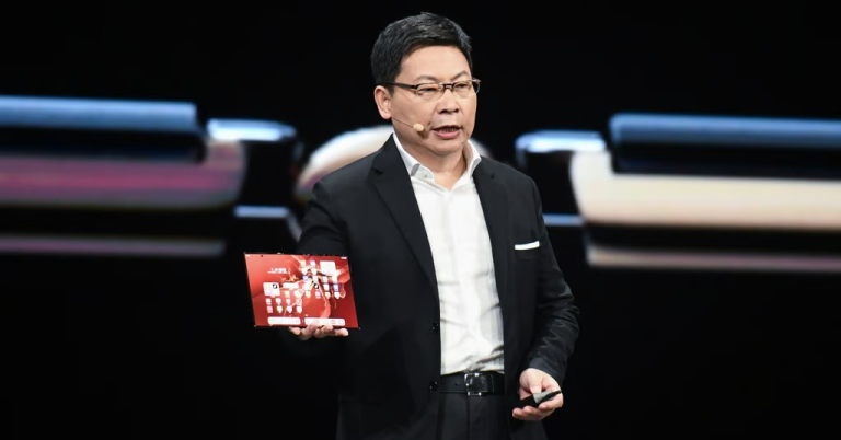 iPhone 16 và Huawei Mate XT: Kẻ khóc, người cười