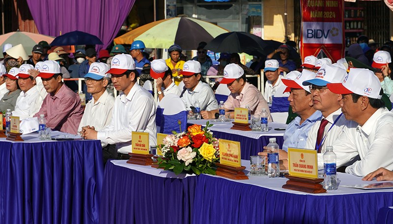 Tưng bừng lễ hội đua thuyền truyền thống trên sông Nhật Lệ mừng Tết Độc lập | Văn hóa Tưng bừng lễ hội đua thuyền truyền thống trên sông Nhật Lệ mừng Tết Độc lập - ảnh 2