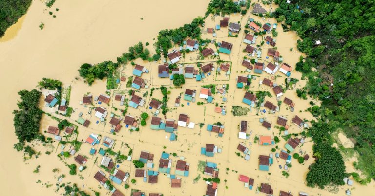 “Làng du lịch tốt nhất thế giới” ở Quảng Bình thích ứng “sống chung với lũ” | Đời sống