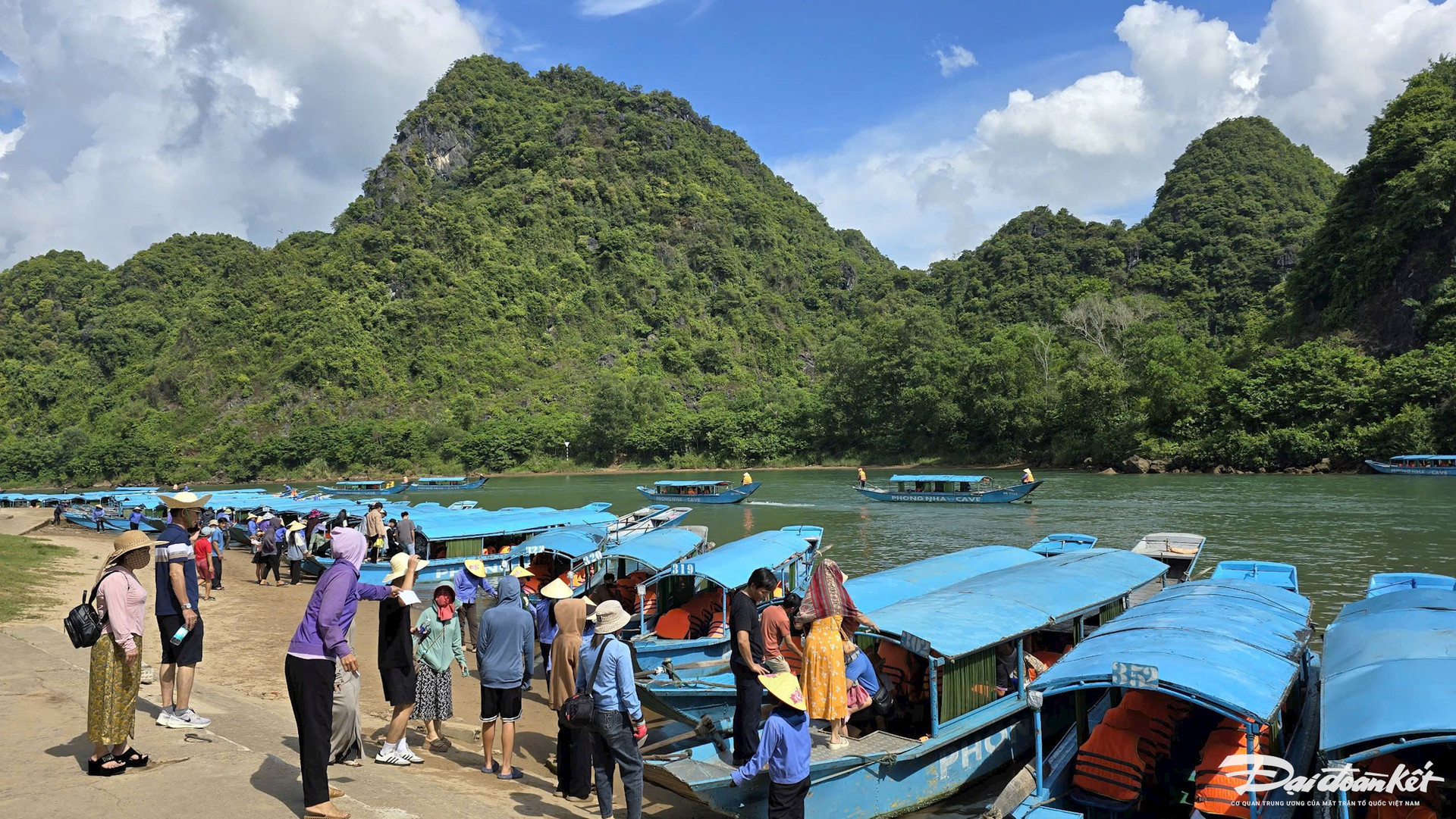 Dịp lễ 2/9, du lịch Quảng Bình thu hơn 200 tỷ đồng z5793456672860_1dce17f300f87adeadc71e8e27222a3c.jpg