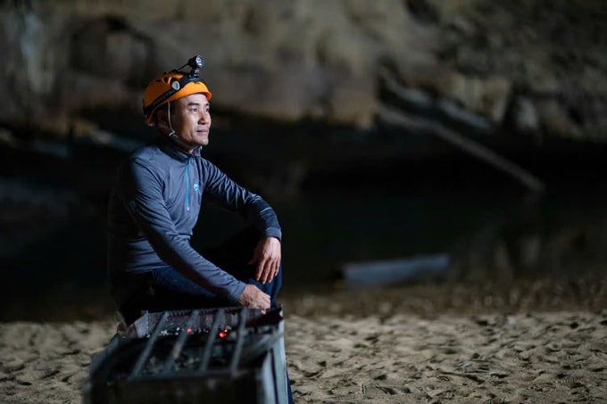 Thời trẻ làm nghề phu trầm, đã góp sức phát hiện và khảo sát đến 400 hang động lớn nhỏ (Ảnh: Oxalis Adventure)