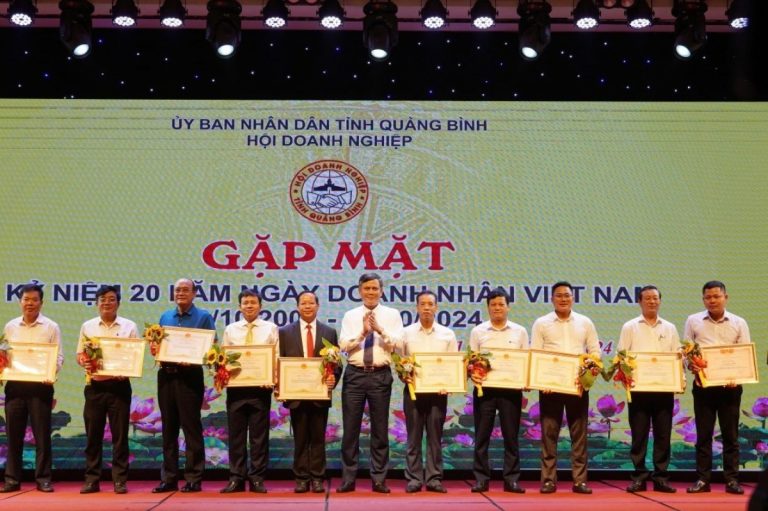Gặp mặt doanh nghiệp, doanh nhân nhân Ngày Doanh nhân Việt Nam
