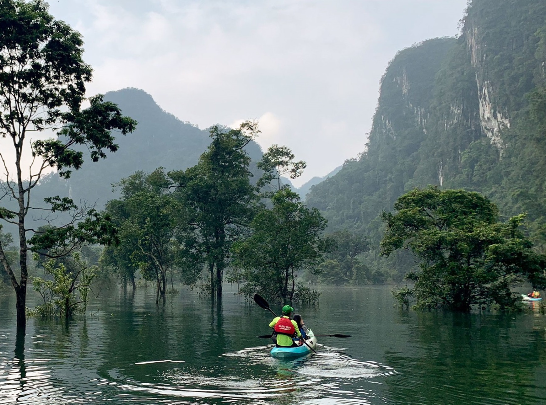 Vẻ đẹp tiên cảnh của thung lũng Hung Trâu mùa mưa. ẢNH: T.L Vẻ đẹp tiên cảnh của thung lũng Hung Trâu mùa mưa. ẢNH: T.L