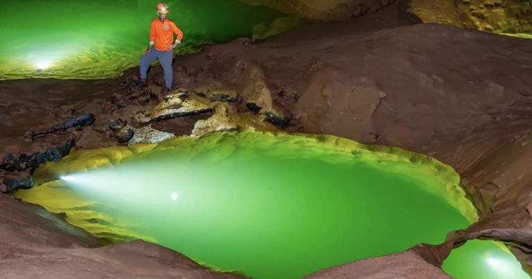 Quảng Bình: Phát hiện hồ nước sâu, lạnh trong hang động tại Phong Nha