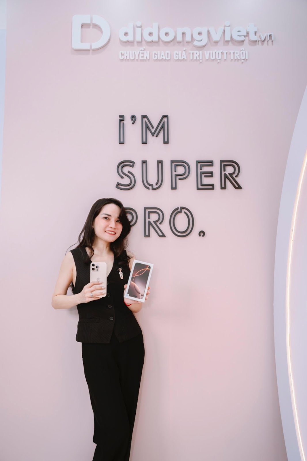 Thu Ngọc đi sắm iPhone 16 trước khi tham gia “Chị đẹp đạp gió rẽ sóng” AD 4nXcJ16qC cbouKitDyNhklZi6wrqBCIsO0YRhY N6kuLWS792Xltgkx4i1CswUmpNnZAOCY4IZtlzffLS3iOUudab