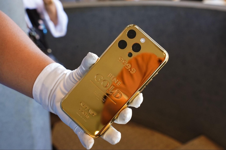 Bộ sưu tập iPhone 16 Series 'độc nhất vô nhị' Mẫu Gold Bar Signature.
