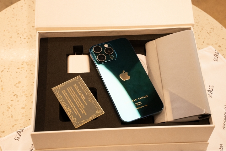 Bộ sưu tập iPhone 16 Series 'độc nhất vô nhị' Mẫu Emerald Empire.