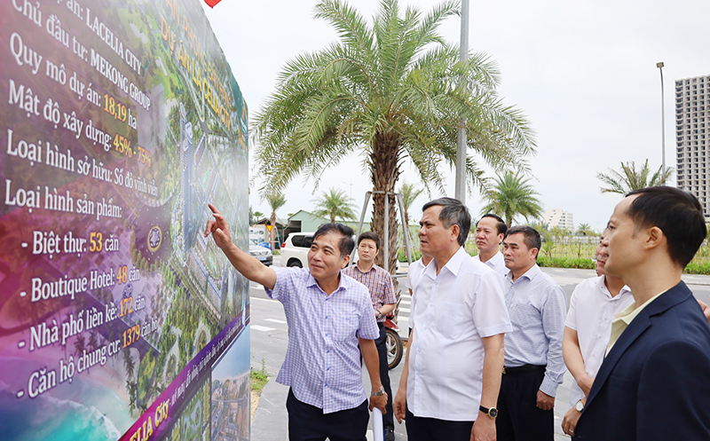 Phát triển du lịch biển và bờ biển phù hợp với quy hoạch của địa phương 3- Đồng chí Chủ tịch UBND tỉnh Trần Thắng kiểm tra tình hình triển khai Dự án Lacelia City ở xã Bảo Ninh, TP. Đồng Hới do Mekong Group làm chủ đầu tư
