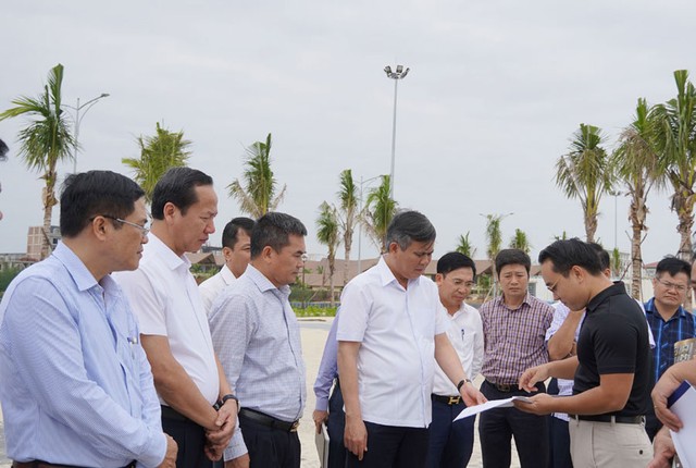 Chủ tịch UBND tỉnh Quảng Bình Trần Thắng kiểm tra thực địa khu vực phát triển du lịch và dịch vụ bờ biển tại xã Bảo Ninh, TP. Đồng Hới. Chủ tịch UBND tỉnh Quảng Bình Trần Thắng kiểm tra thực địa khu vực phát triển du lịch và dịch vụ bờ biển tại xã Bảo Ninh, TP. Đồng Hới.