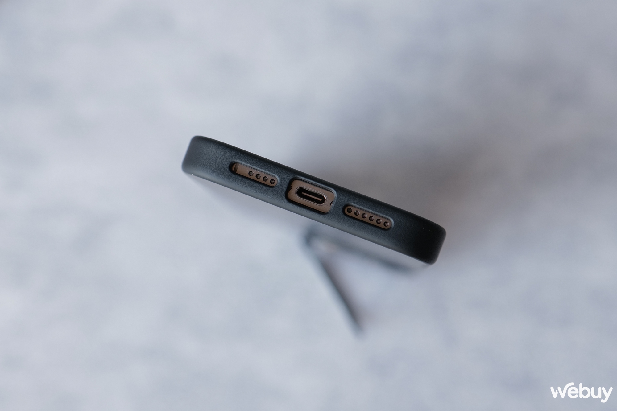 Ốp lưng iPhone 16 Pro Max cho người 'lowkey' thích sự bền bỉ- Ảnh 9. Ốp lưng iPhone 16 Pro Max cho người 'lowkey' thích sự bền bỉ- Ảnh 9.