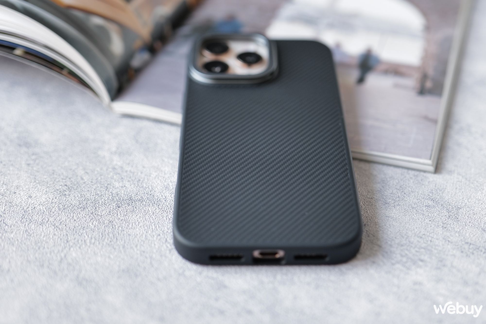 Ốp lưng iPhone 16 Pro Max cho người 'lowkey' thích sự bền bỉ- Ảnh 6. Ốp lưng iPhone 16 Pro Max cho người 'lowkey' thích sự bền bỉ- Ảnh 6.