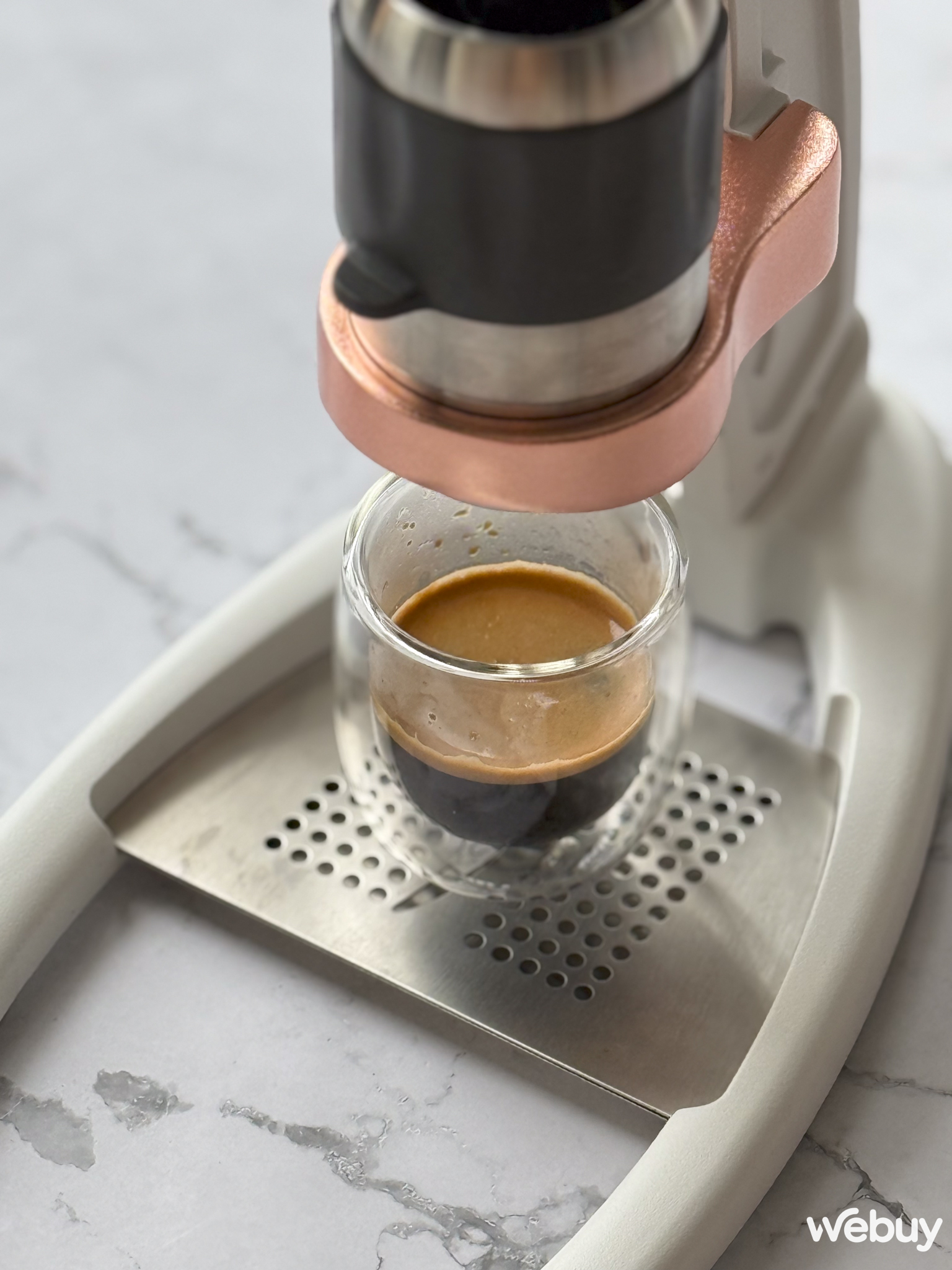 "Camera iPhone 16 Pro Max chẳng khác đời trước", thực tế sử dụng ra sao? portrait 2x 16pm focus duoc gan hon 17281070511061839304603 1728110067808 1728110067978171204011