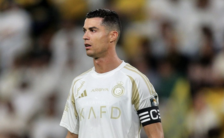 Thực hư fan nhí được Ronaldo đền iPhone 16 PRM mạ vàng Thực hư fan nhí được Ronaldo đền iPhone 16 PRM mạ vàng - Ảnh 2.