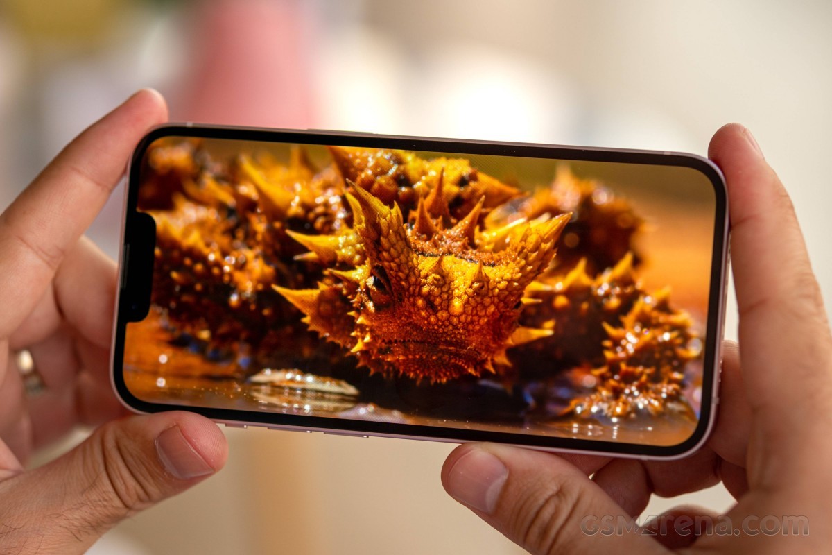 Giảm gần 10 triệu đồng, iPhone 13 rẻ ngang iPhone 12, không có AI vẫn thời thượng, hot hơn iPhone 16 iphone-13-t5-6-1683519881.jpg