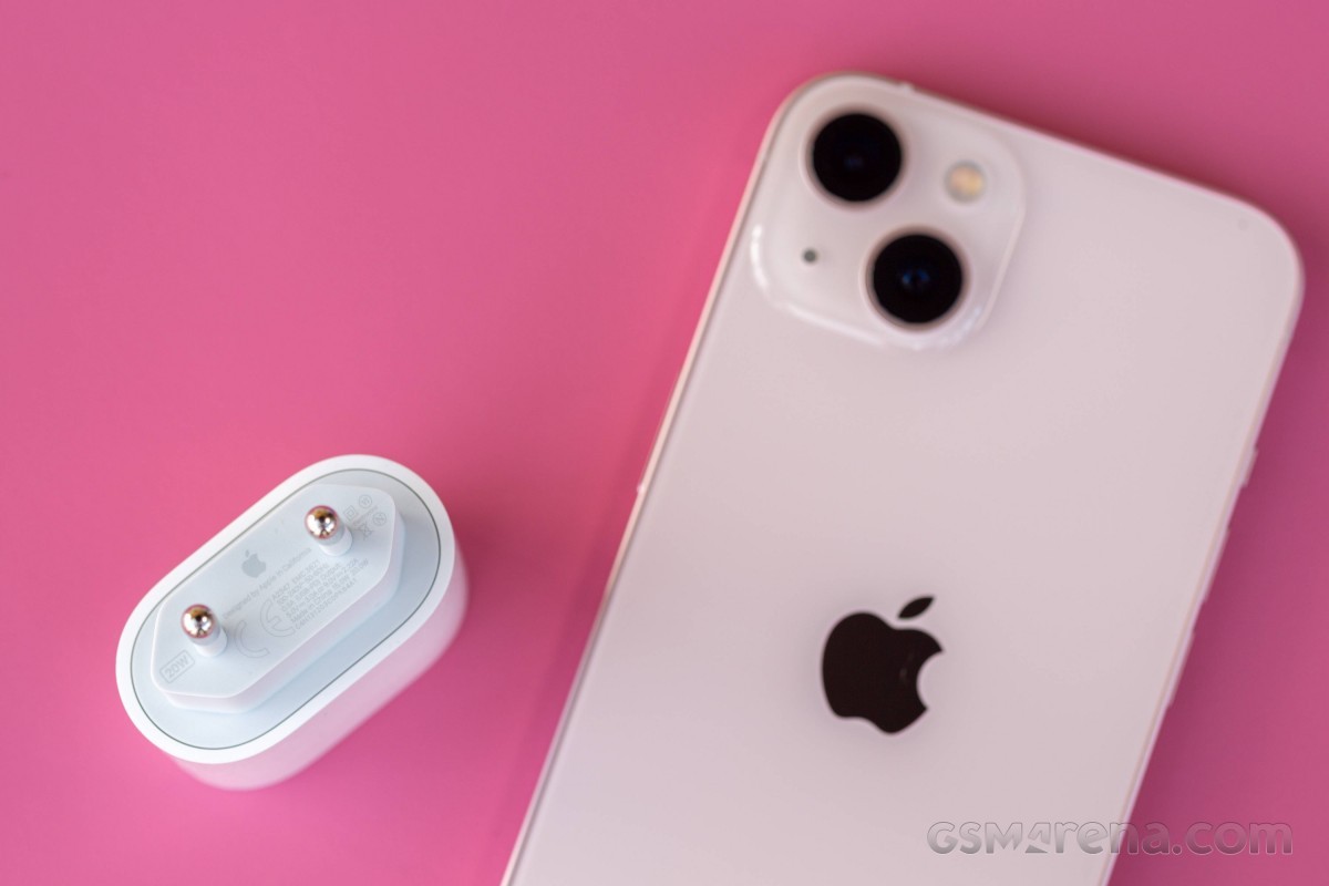 Giảm gần 10 triệu đồng, iPhone 13 rẻ ngang iPhone 12, không có AI vẫn thời thượng, hot hơn iPhone 16 iphone-13-t5-7-1683519880.jpg