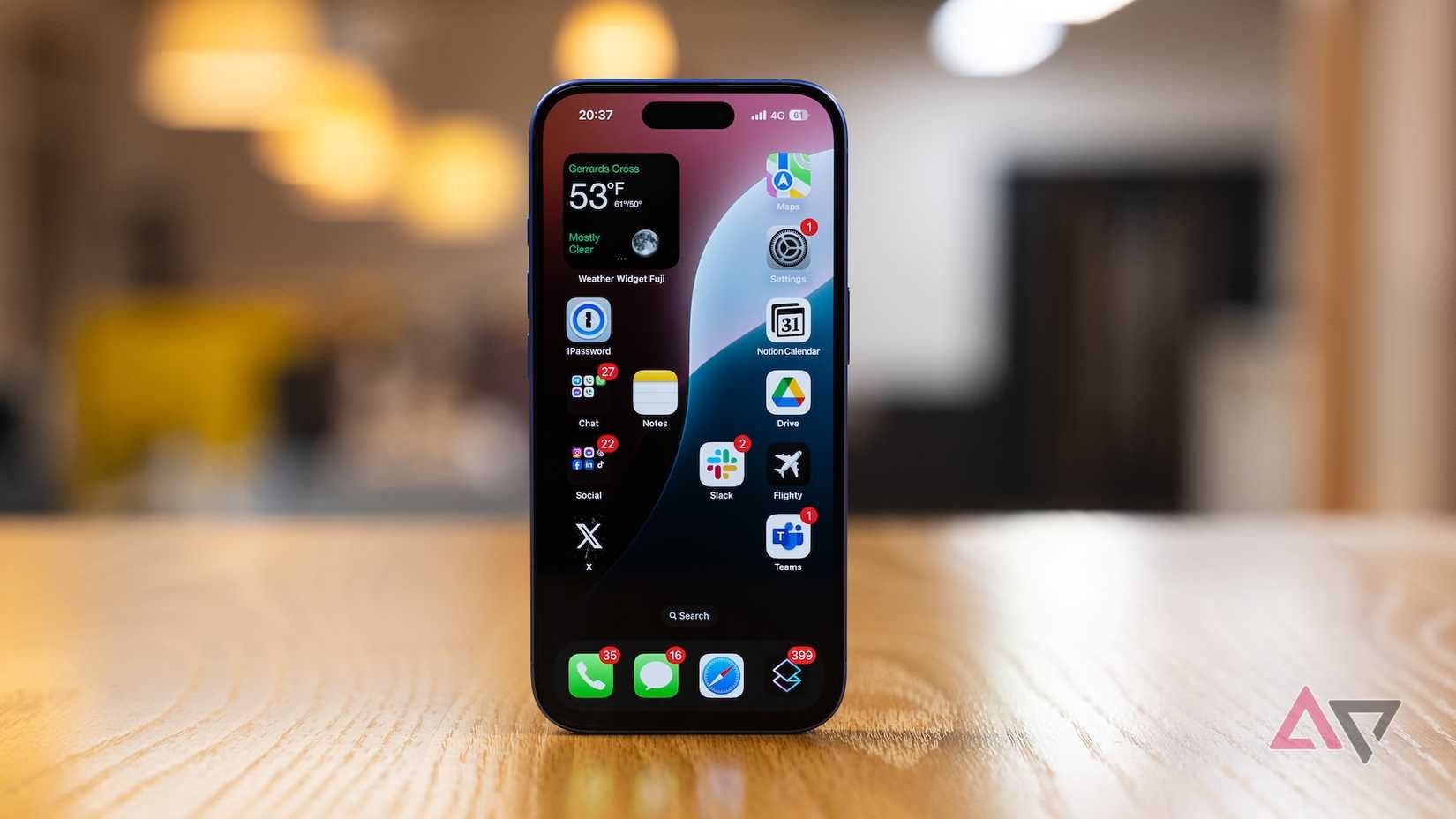 Flagship nào đáng mua 2025? So sánh Galaxy Z Flip 7 và iPhone 16: Flagship nào đáng mua 2025? - 3