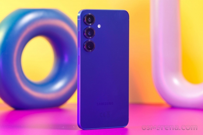 Bảng giá iPhone 16, Galaxy S25, Xiaomi 15 tháng 11, Redmi Turbo 5 rò rỉ galaxy 5