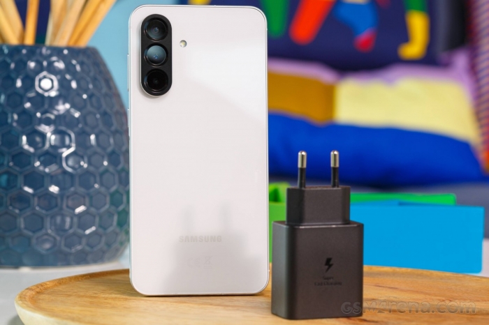 Galaxy A56 5G rẻ như bèo, vua tầm trung mới nhất của Samsung, màn 120Hz nhanh gấp đôi iPhone 16 galaxy a56 t3 8