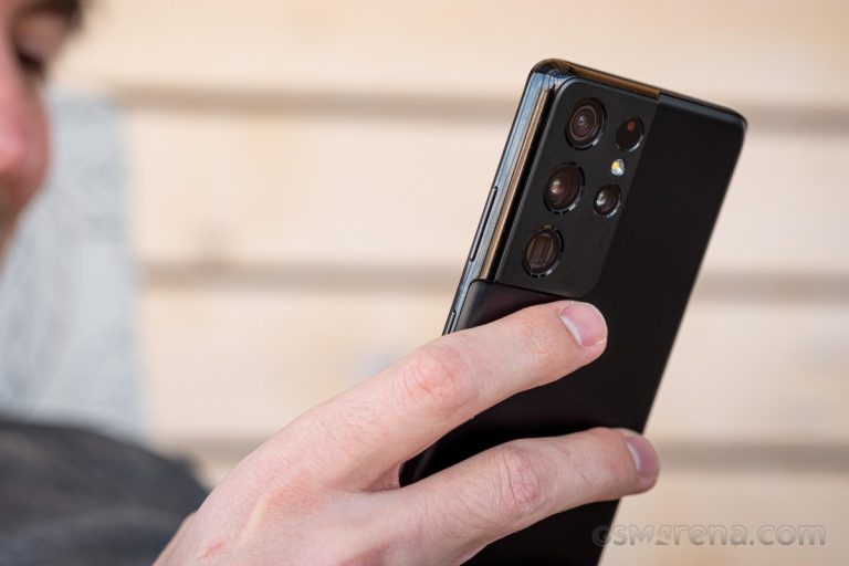 Galaxy S21 Ultra camera zoom xa 100x khủng hơn iPhone 16 Pro Max, giá rẻ như bèo đầu tháng 8