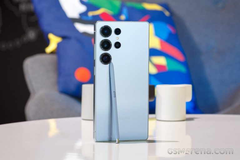 Galaxy S25 Ultra giảm sâu, rẻ hơn tới 4 triệu so với iPhone 16 Pro Max, AI, camera zoom xa ăn đứt