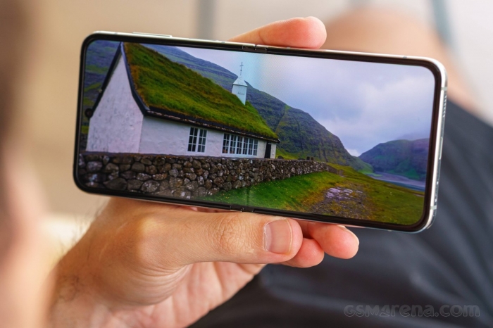 Galaxy Z Flip5 rẻ nhất phân khúc màn gập, AI xịn vượt mặt iPhone 16, giá rẻ bỏ xa iPhone 13 galaxy z flip5 10