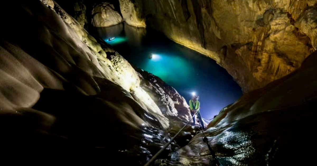 hang son doong 1752569637468204009904 180 0 1095 1748 crop 1752570181411865981003