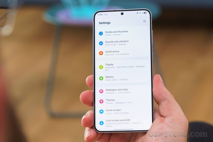 Galaxy S25 Plus rẻ sập sàn đầu tháng 9, khắc chế cứng iPhone 16 Plus, AI xịn hơn iPhone 16 Pro Max plus 14