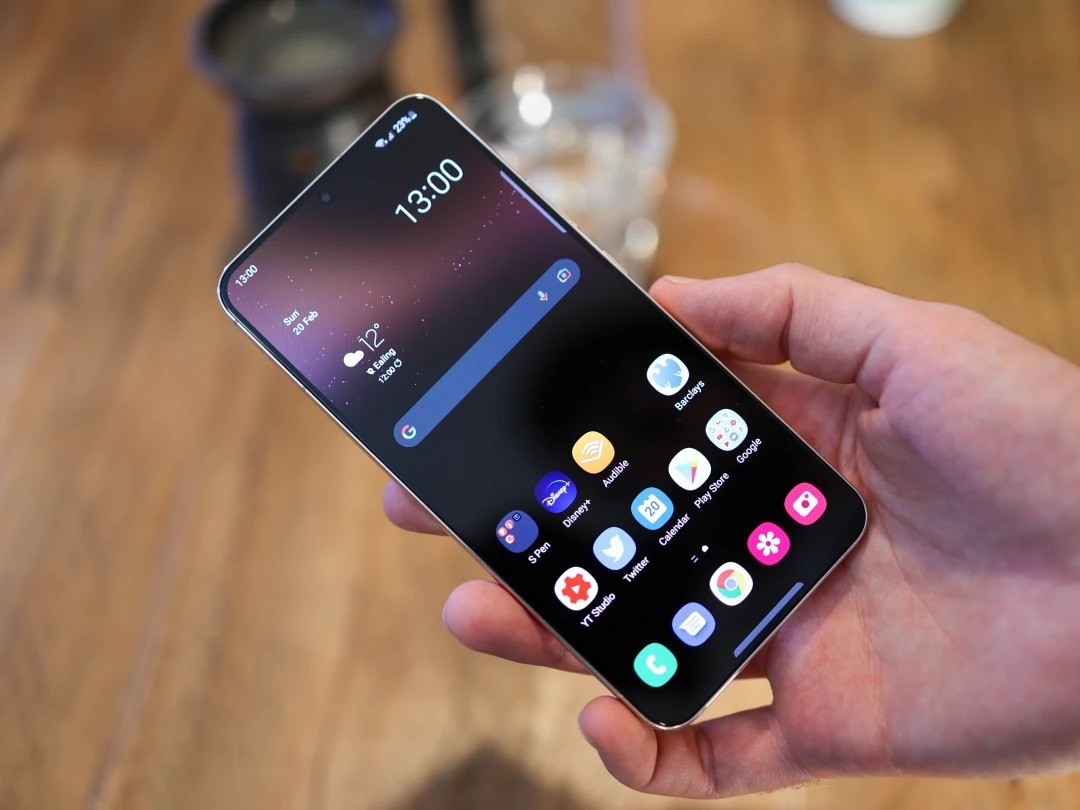 Galaxy S22 Plus rẻ kỷ lục hơn 6 triệu, trang bị ăn đứt iPhone 16 Plus, so kè iPhone 17 mới samsung-galaxy-s22-plus-t4-1-1681439435.jpg