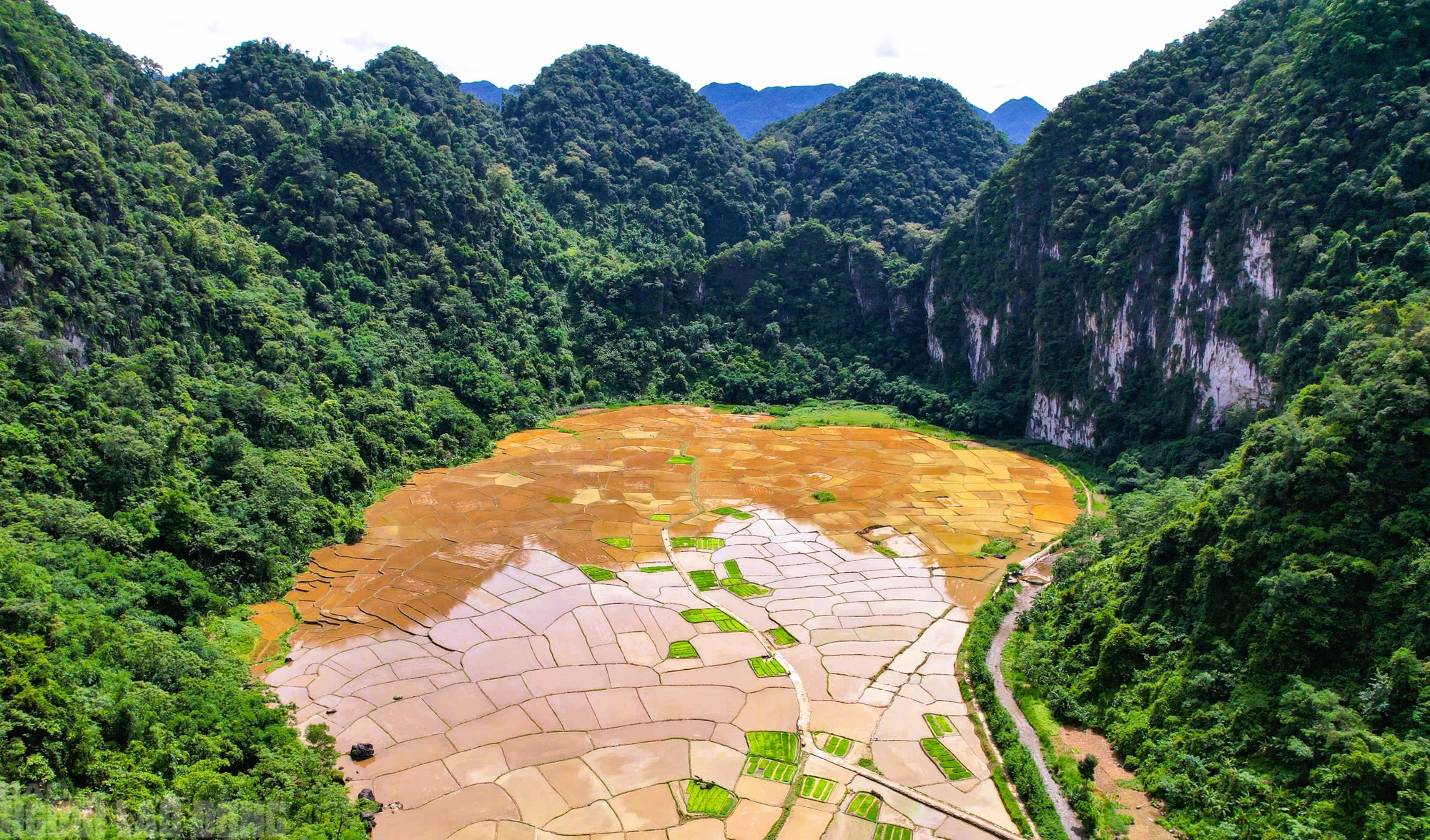 Có một "Sơn Đoòng" đẹp nao lòng giữa đại ngàn Pù Luông Có một "Sơn Đoòng" đẹp nao lòng giữa đại ngàn Pù Luông - 2