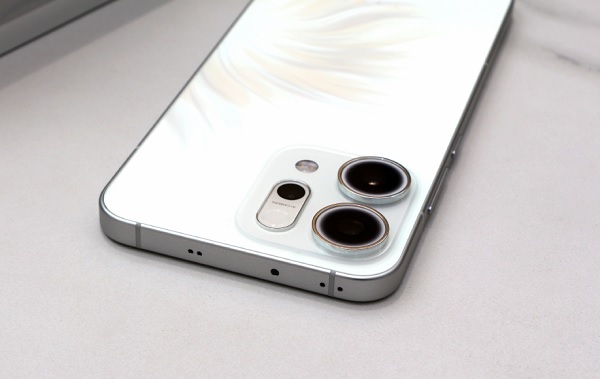 Đâu sẽ là khoản đầu tư xứng đáng dành cho bạn? OPPO Reno14 được trang bị cụm 3 camera sau khá ấn tượng