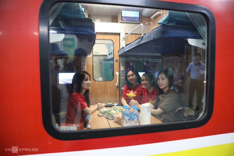 Đêm đầu tiên trên tàu chất lượng cao Hà Nội – Đồng Hới