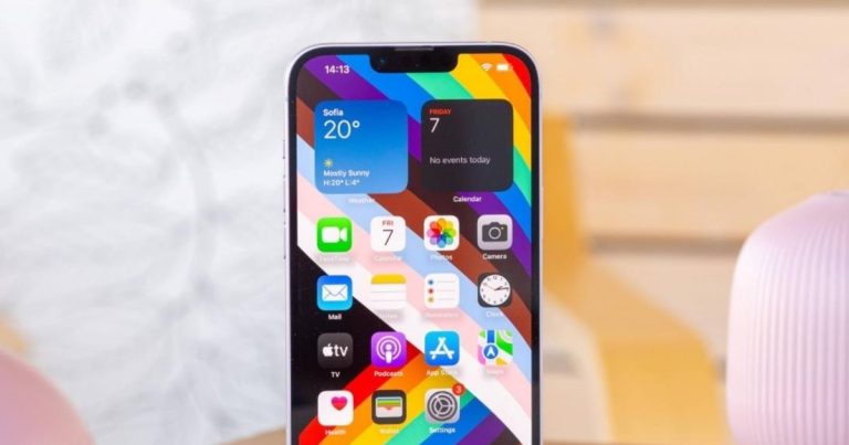 Chiếc iPhone màn lớn ngang iPhone 16 Pro Max nhưng rẻ hơn 14 triệu, iFan tranh nhau mua