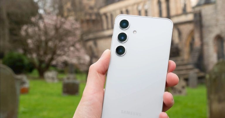 AI Phone giá rẻ “đe nẹt” iPhone 16