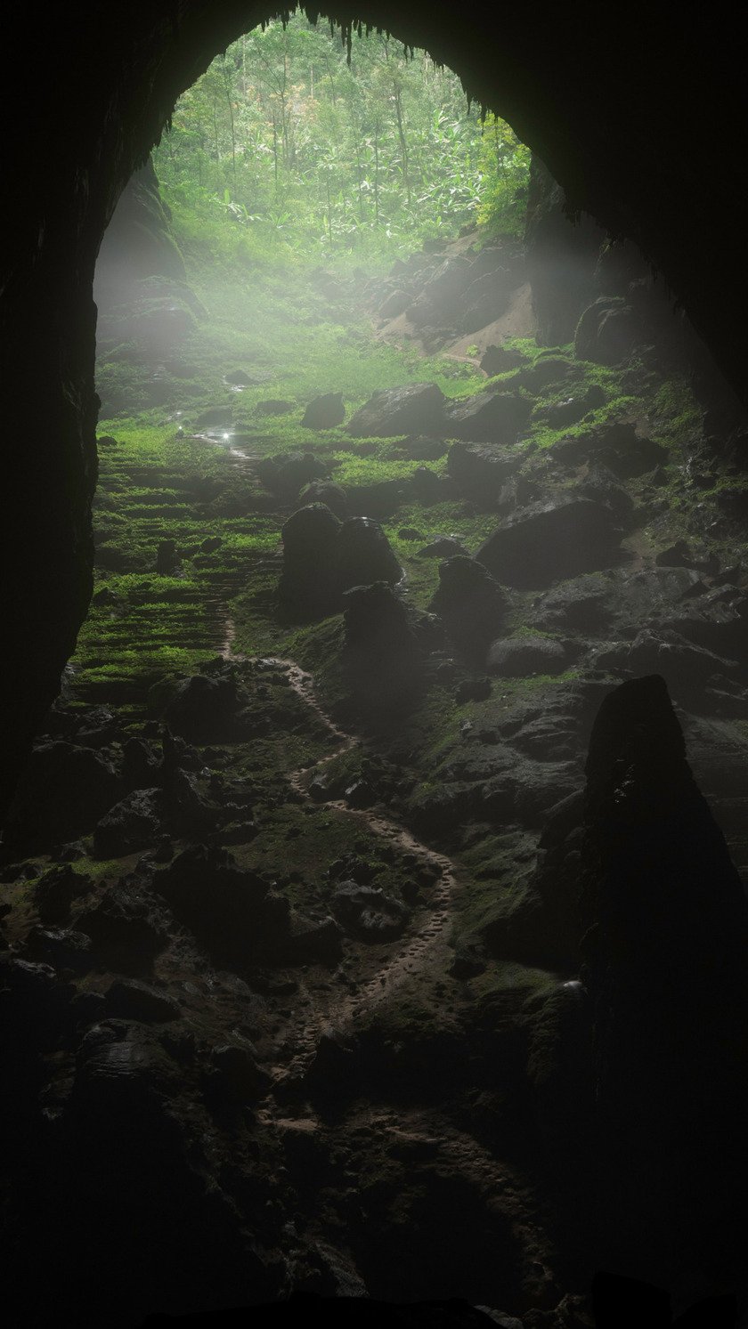 Hang động rộng lớn này có đủ chỗ để đặt một tòa nhà 40 tầng. Sơn Đoòng cũng có những khối thạch nhũ lớn nhất thế giới cao tới 80m.