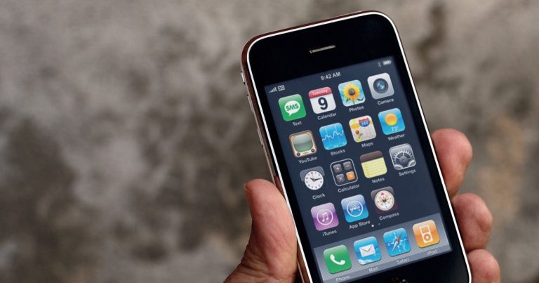 Gây bão mạng khi nâng cấp iPhone 3GS lên iPhone 17 Pro sau 16 năm